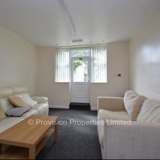 3 Bedroom Flats in Leeds - Photo 1