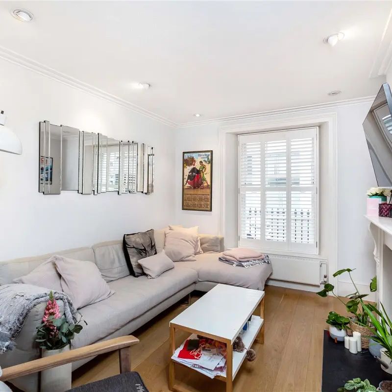 3 bedroom house in Pimlico - Photo 1