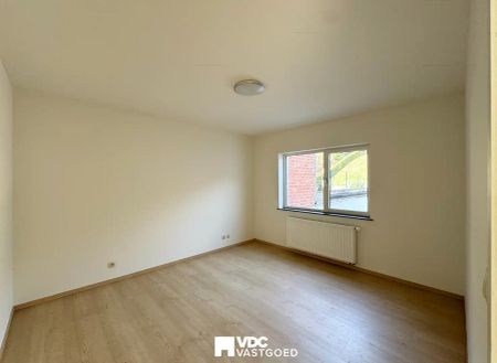 Instapklare gerenoveerde woning met 6 slaapkamers, tuin, terras en 2 parkeerplaatsen - Photo 4