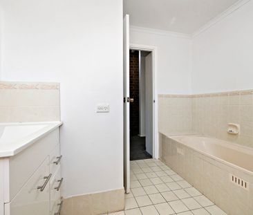 Updated Spacious Townhouse close to Amenities - Photo 4