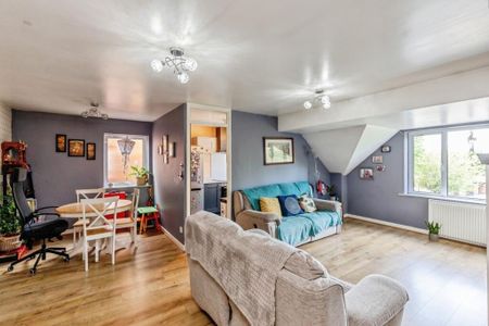 2 Bed Flat, Canada Way, BS1 - Photo 2