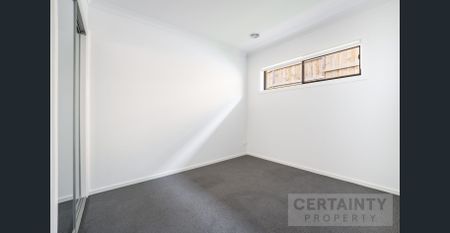 Stylish Family Haven in a Prime Sunbury Location! - Photo 3