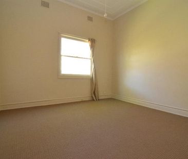 Well Maintained House with 3 Large Bedrooms - Photo 6