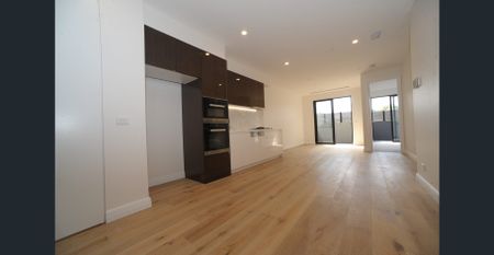 Convenient Location - Photo 4