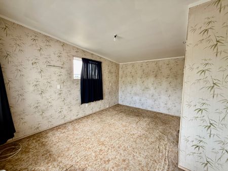 SPACIOUS 6-BEDROOM FAMILY HOME - Photo 4