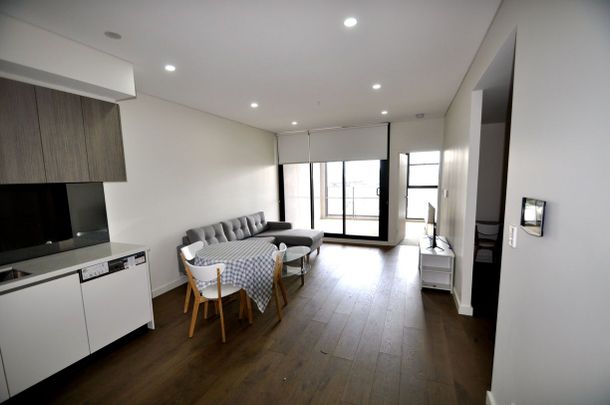 Fully Furnished One Bedroom Plus Single Room Apartment With City View - Photo 1