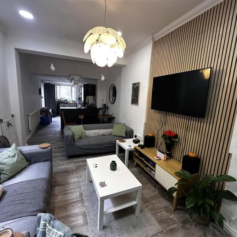 7 bedroom terraced house to rent - Photo 1
