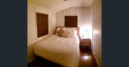 Beautiful Bungalow. Excellent Location. - Photo 2