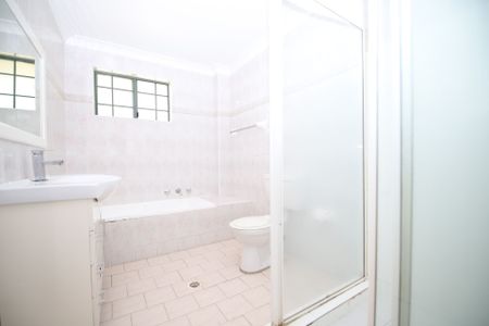 Freshly Painted 2 bedroom unit - Photo 5