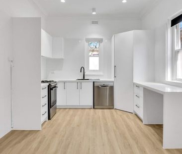 Classic Abbotsford Elegance with a Contemporary Edge - Photo 2