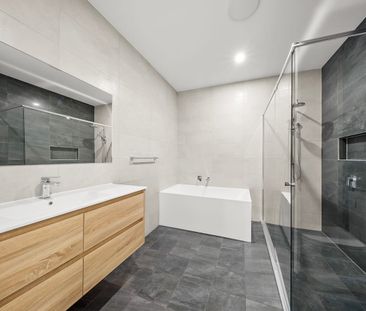 Stunning Duplex Home with Ducted Air & Alfresco - Photo 2