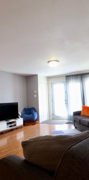 CONDO ENTIÈREMENT MEUBLÉ TOUT INCLUS SECTEUR TRANQUILLE BIEN SITUÉ - Photo 1