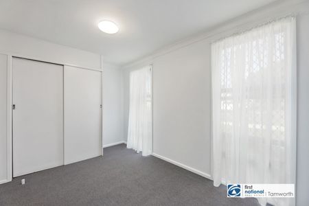 Freshly renovated 2-bedroom unit - Photo 4