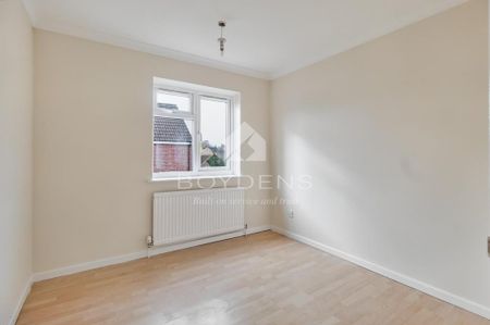 4 bedroom detached house to rent - Photo 2