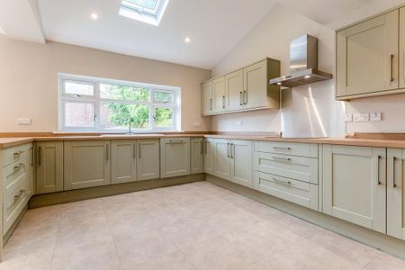 5 bedroom detached house to rent - Photo 4