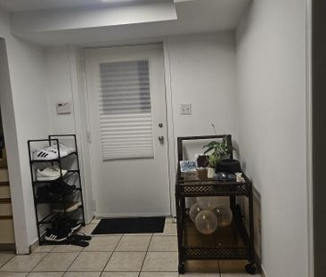 For Lease - 112 Trafalgar Square Unit# Lower, Vaughan, Ontario - Photo 4