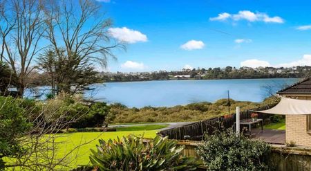 Family Home With Stunning Views - Photo 4