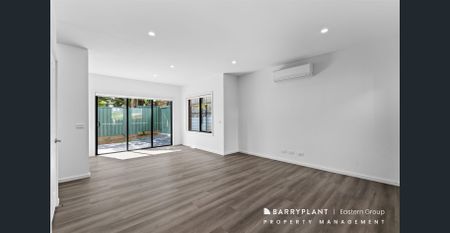 Modern Brand-New Townhouse – Convenient & Private! - Photo 3