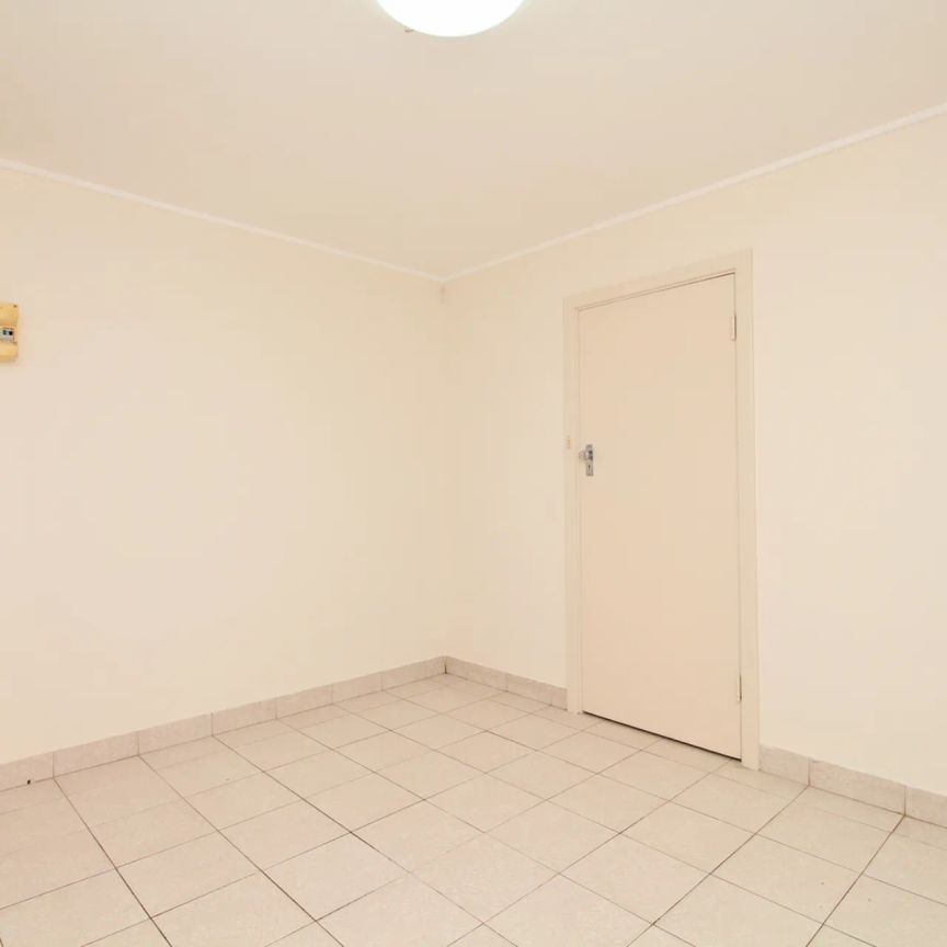 UNBEATABLE PRICE, WALK TO STATION! - Photo 1