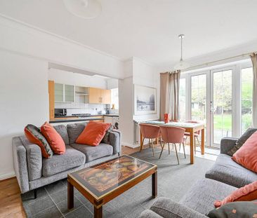 4 bedroom flat to rent - Photo 1