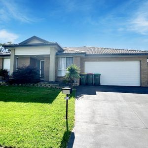 15 Holland Circuit, Gillieston Heights, NSW 2321 - Photo 2