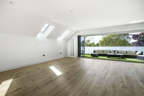 4 bedroom detached house to rent - Photo 1