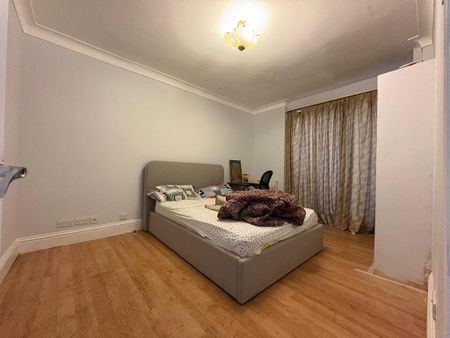 4 bedroom semi-detached house to rent - Photo 2