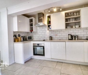4 bedroom terraced house to rent - Photo 1