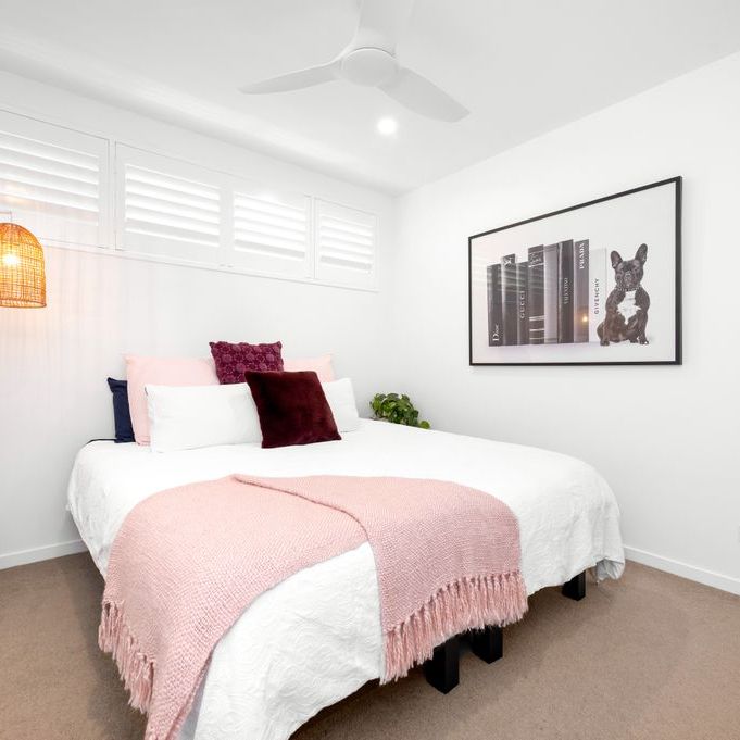 Stunning apartment in the heart of New Farm with 2 cars and storage! - Photo 1