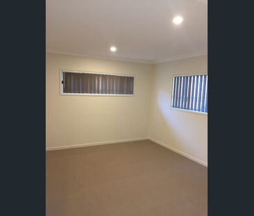 Comfortable Family Living in a Peaceful Coomera Pocket - Photo 3