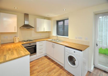 3 bedroom semi-detached house to rent - Photo 4