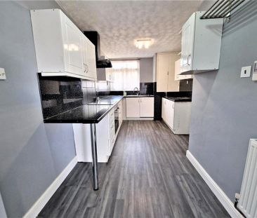 3 bedroom end of terrace house to rent - Photo 5