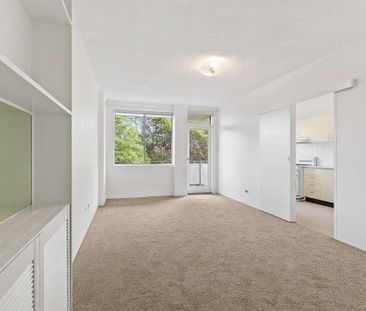 SUNNY & SPACIOUS 1 BEDROOM UNIT - Photo 2