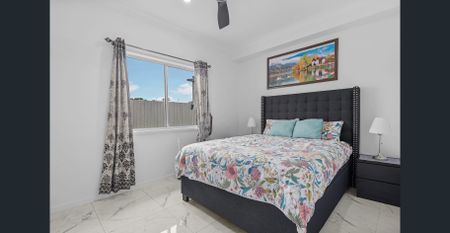 MODERN 3 BEDROOM HOME WITH STUDY, DOUBLE GARAGE AND SOLAR! - Photo 3