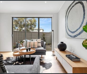 Spacious Three-Bedroom Home in a Fantastic Parkside Location - Photo 3