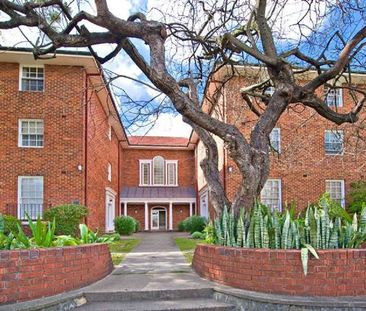 Ground level two bedroom with parking - Photo 2