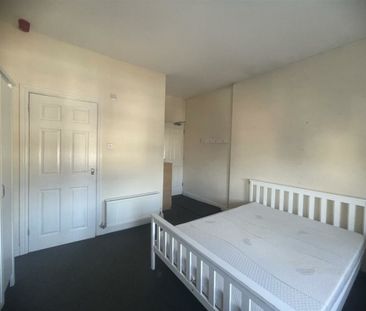 6 bed Semi-Detached House for Rent - Photo 6