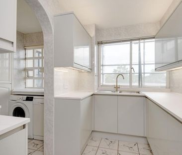3 bedroom flat to rent - Photo 6