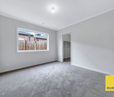 Modern & Stylish 4-Bedroom Home in Tarneit! - Photo 2