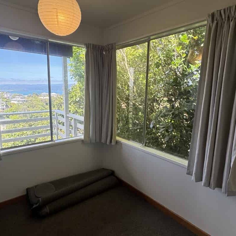 WELL PRESENTED UPSTAIRS Flat with fantastic views from the deck: - Photo 1