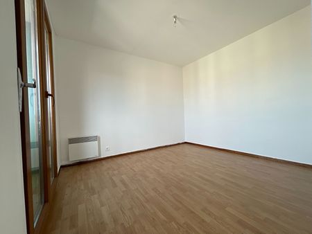 Les Milles - Type 3 en dernier étage - 57m² - 980€ - Photo 3