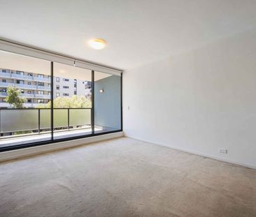 MODERN & SPACIOUS - Photo 4
