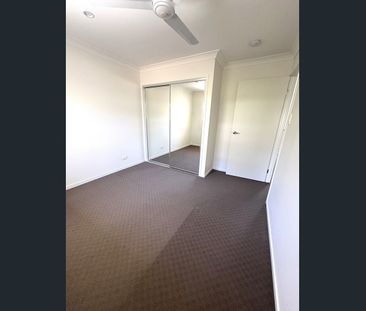 3 BEDROOM + EN SUITE & SINGLE GARAGE (available 28/02/2026) - Photo 2