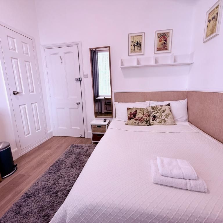Flat 204 Fulham Palace Road, Fulham W6 9HH - Photo 1