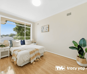 Expansive Family Home on Epping Border - Photo 4