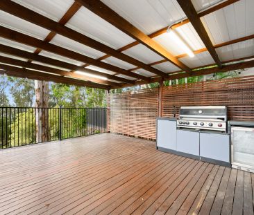 Beautiful 5-bedroom family home with a pool, in a perfect location,... - Photo 4