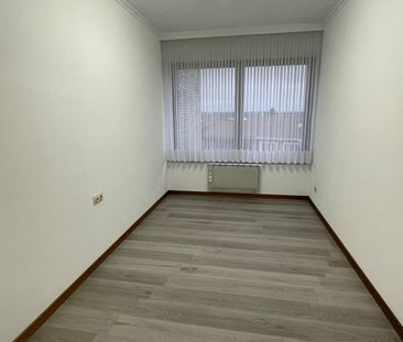 Opgefrist appartement gelegen op de 3e verdieping in het gebouw "re... - Photo 5