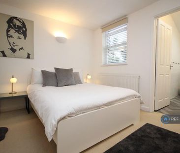 2 bedroom end of terrace house to rent - Photo 5