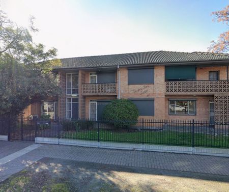 Upstairs 2 Bedroom Unit with Stunning Parklands View! - Photo 2
