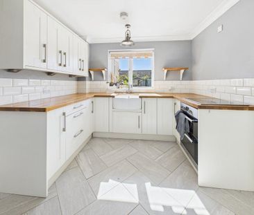 3 bedroom semi-detached house to rent - Photo 5